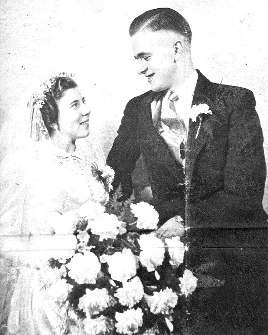 Bridal couple Bosman-Kraayenbrink, Aalten - De Spiegel, 1951