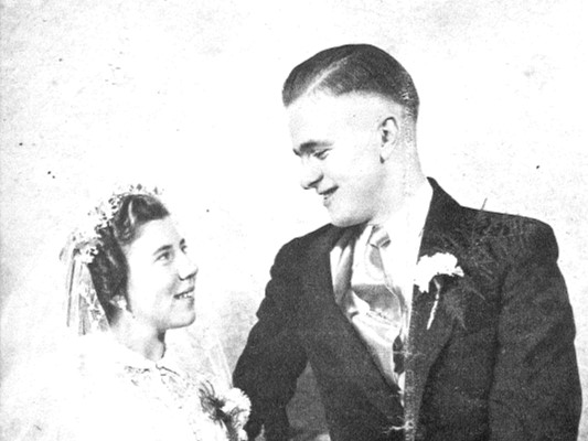 Bruidspaar Bosman-Kraayenbrink Canada, Aalten - De Spiegel, 1951