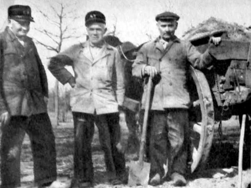 Urnenveld gevonden op De Kamp in Barlo (1959)