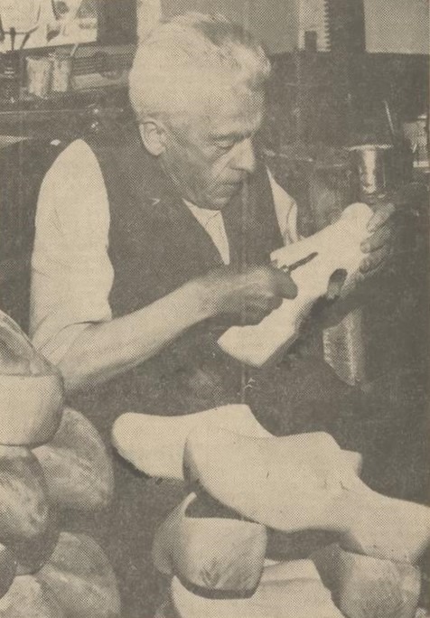 Klompenmaker Hoefman - Dagblad Tubantia, 29-08-1966