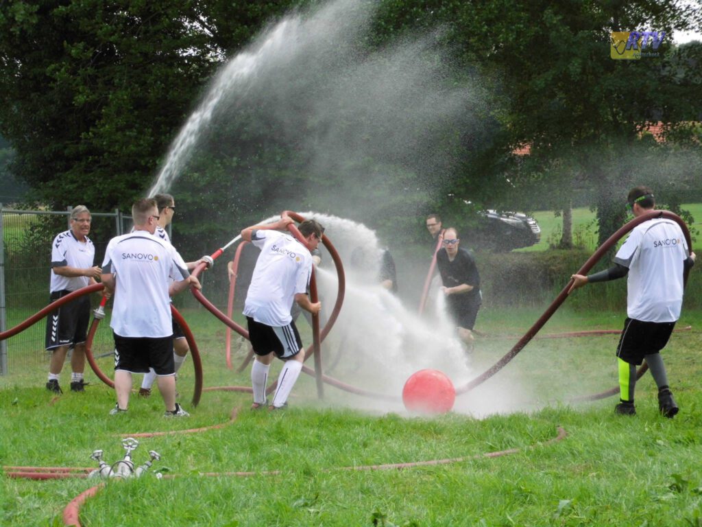 Spuitbal Aalten, 2015 (photo: RTV Achterhoek)