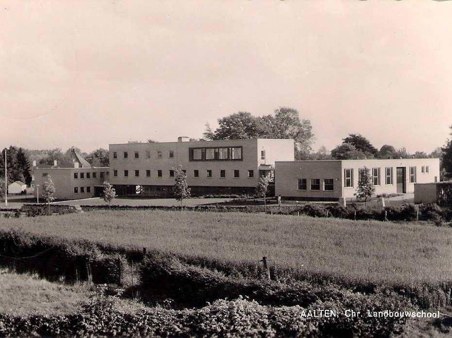 Lijsterbeslaan 3, Aalten - Landbouwschool