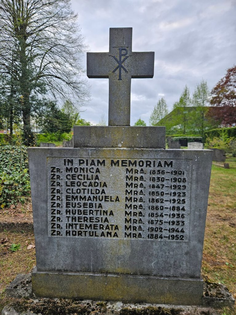 Oude RK begraafplaats Piet Heinstraat, Aalten – Zusters St. Elisabethklooster
