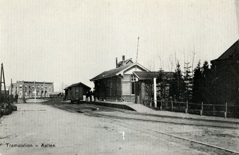 Tramstraat met tramstation, Aalten
