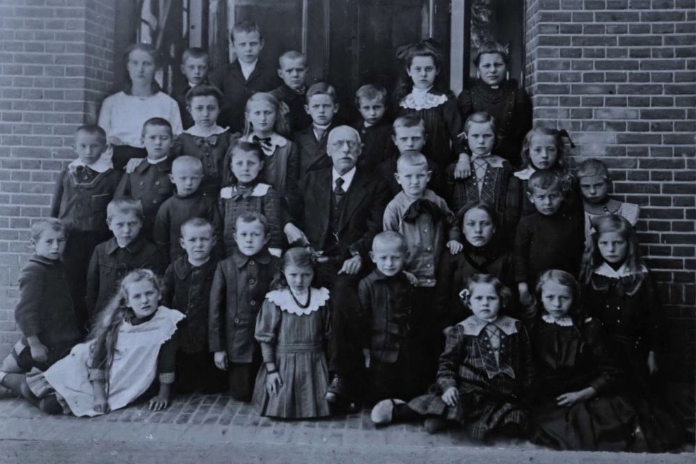 OLS IJzerlo - oude klassenfoto