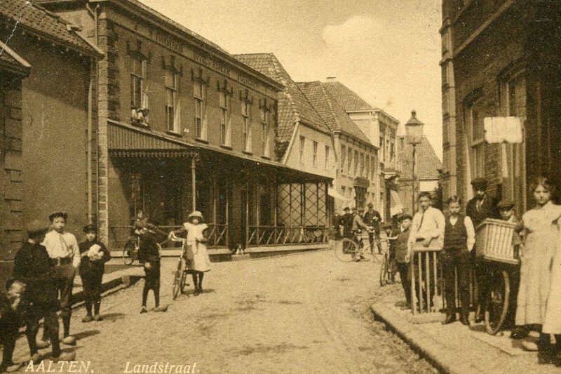 Hotel De Roskam / Voordeman, Landstraat 13-15, Aalten