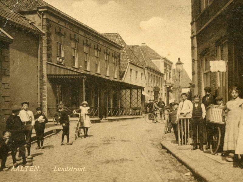 Hotel De Roskam / Voordeman, Landstraat 13-15, Aalten