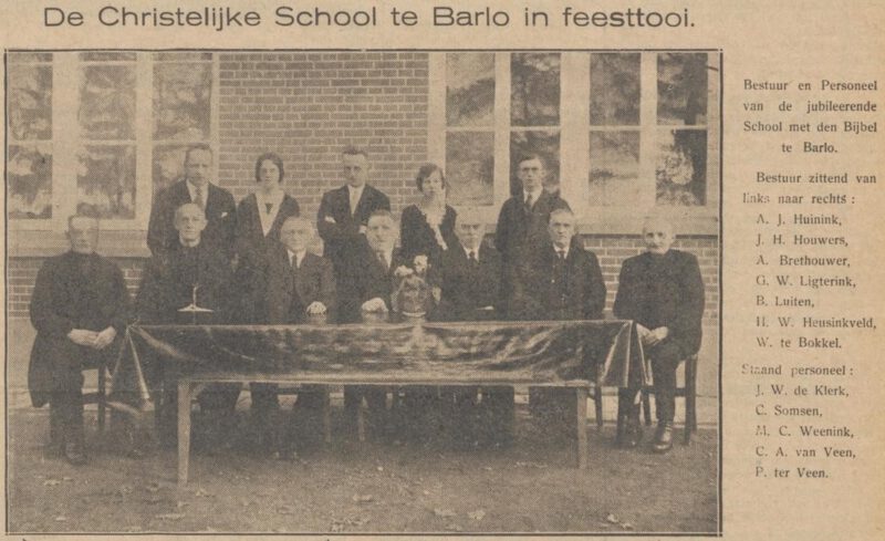 Bestuur en Personeel van de jubileerende School met den Bijbel te Barlo - De Graafschapper, 03-11-1931