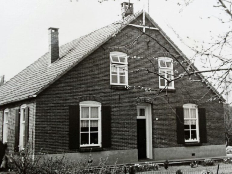 Korten uut de Bos, Dinxperlosestraatweg 94, IJzerlo