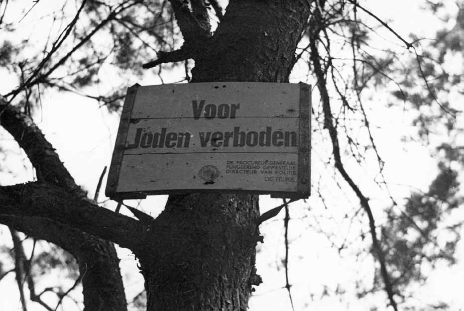 Verbodsbod bij de ingang van het Loohuis