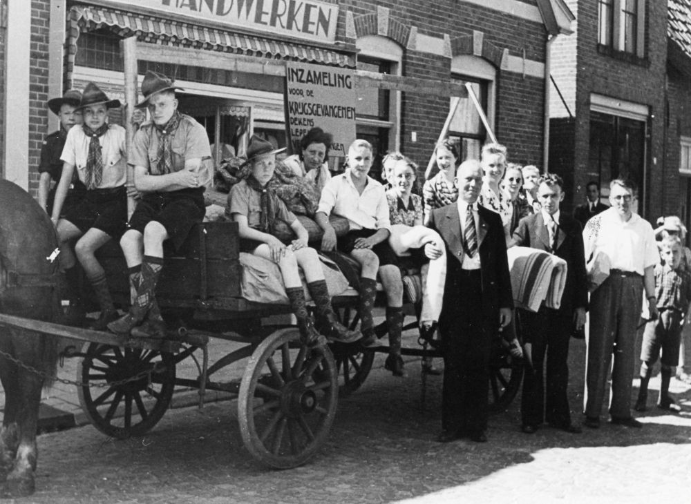 Aalten, juni 1940 - Padvinders helpen bij inzameling