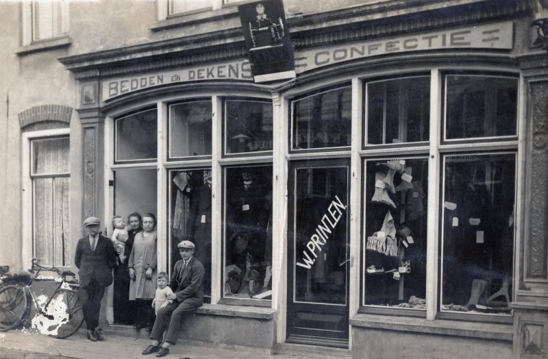 Hogestraat 35, Aalten (W. Prinzen - Bedden, Dekens, Confectie)