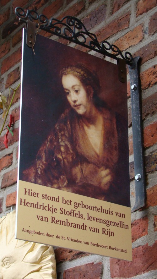 Hendrickje Stoffels - bordje bij geboortehuis in de Muizenstraat in Bredevoort