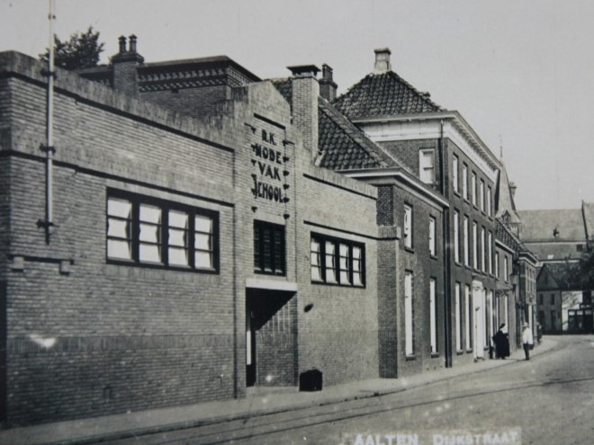 Modevakschool / Mater Amabilis School, Dijkstraat, Aalten