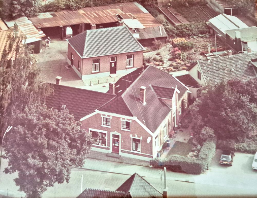 Luchtfoto met kolenhandel Te Loo