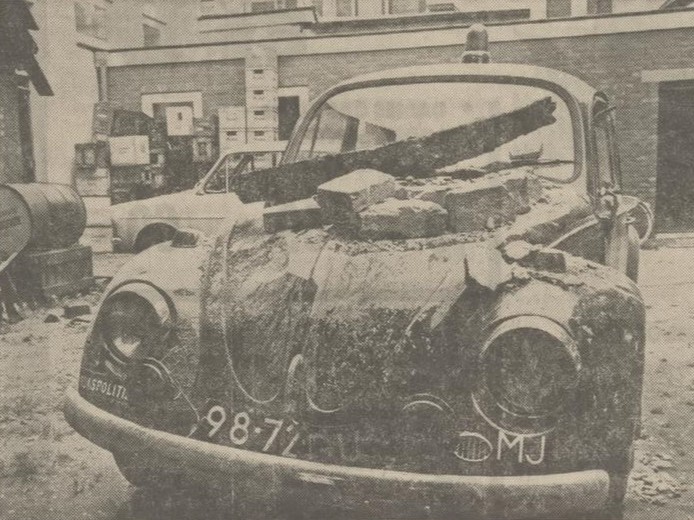 Garage politie zakte in elkaar - Tubantia, 30 oktober 1970