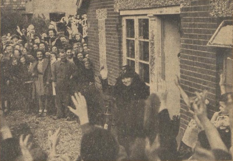 Bezoek koningin - Aaltensche Courant, 26-10-1945