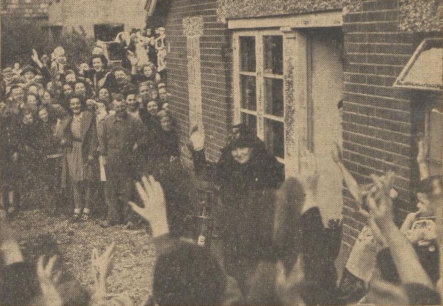 Bezoek koningin - Aaltensche Courant, 26-10-1945