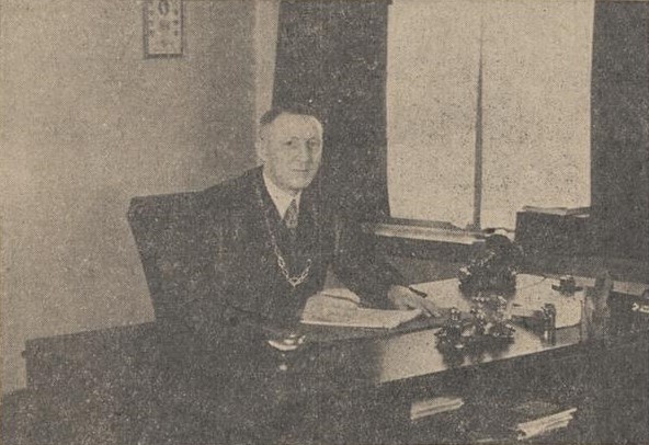 Burgemeester E. S. van Veen.