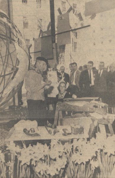 Klompenmaker Houwer, Bredevoort - Nieuwe Winterswijksche Courant, 29-10-1965