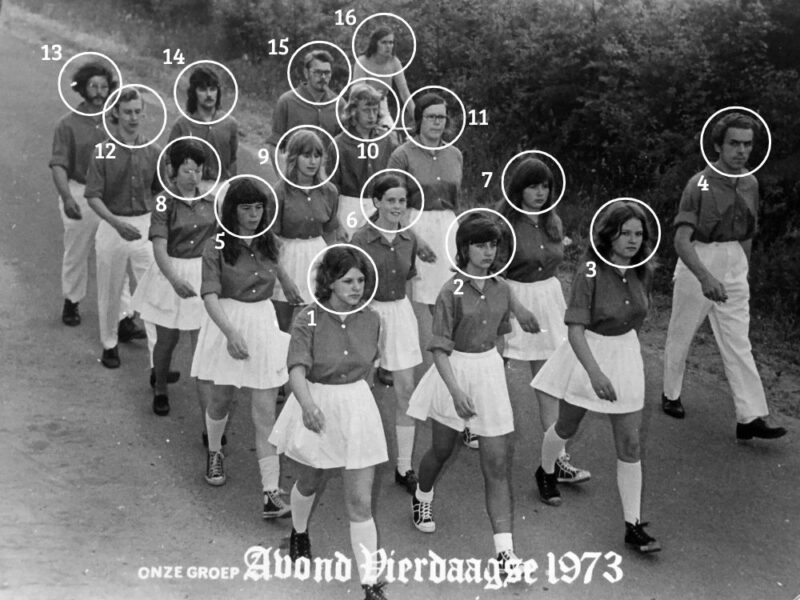 Wandelclub Tuindorp, later De Krekels - Avondvierdaagse 1973 (foto: Mary Lubbers-Verwoerd)