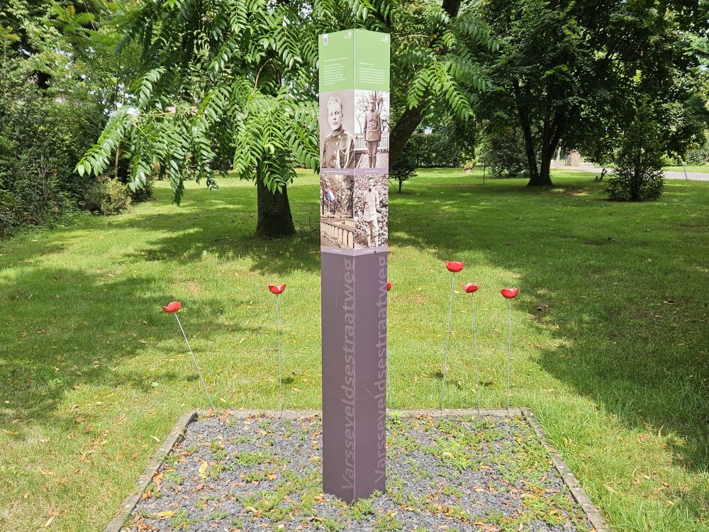 Gedenkzuil gevallenen Grebbeberg Aalten