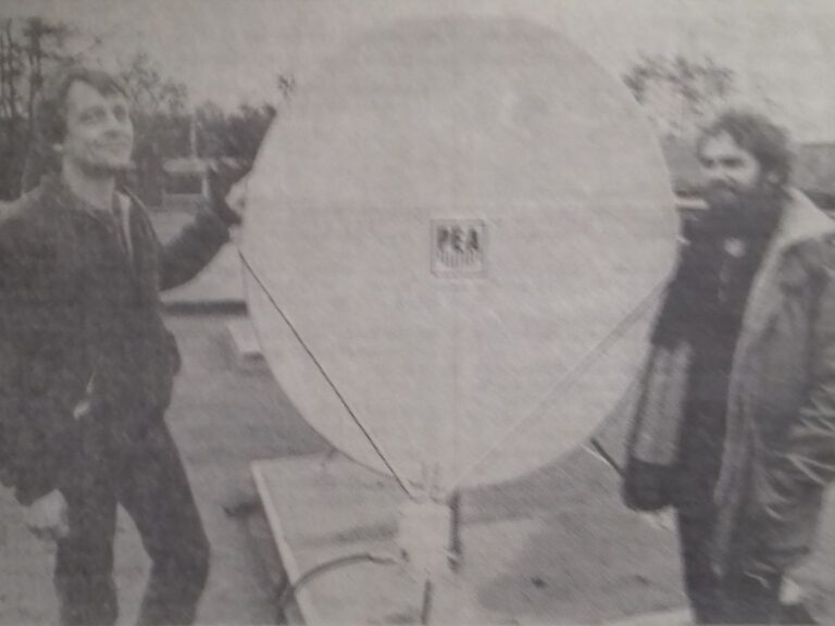 Eerste schotelantenne Aalten - Aalten Vooruit, 11-12-1985