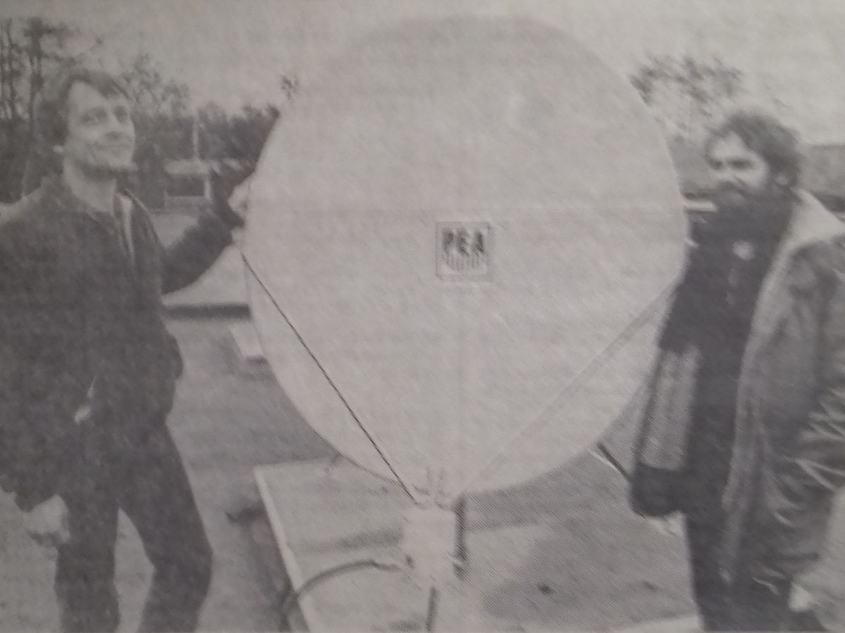 Eerste schotelantenne Aalten - Aalten Vooruit, 11-12-1985