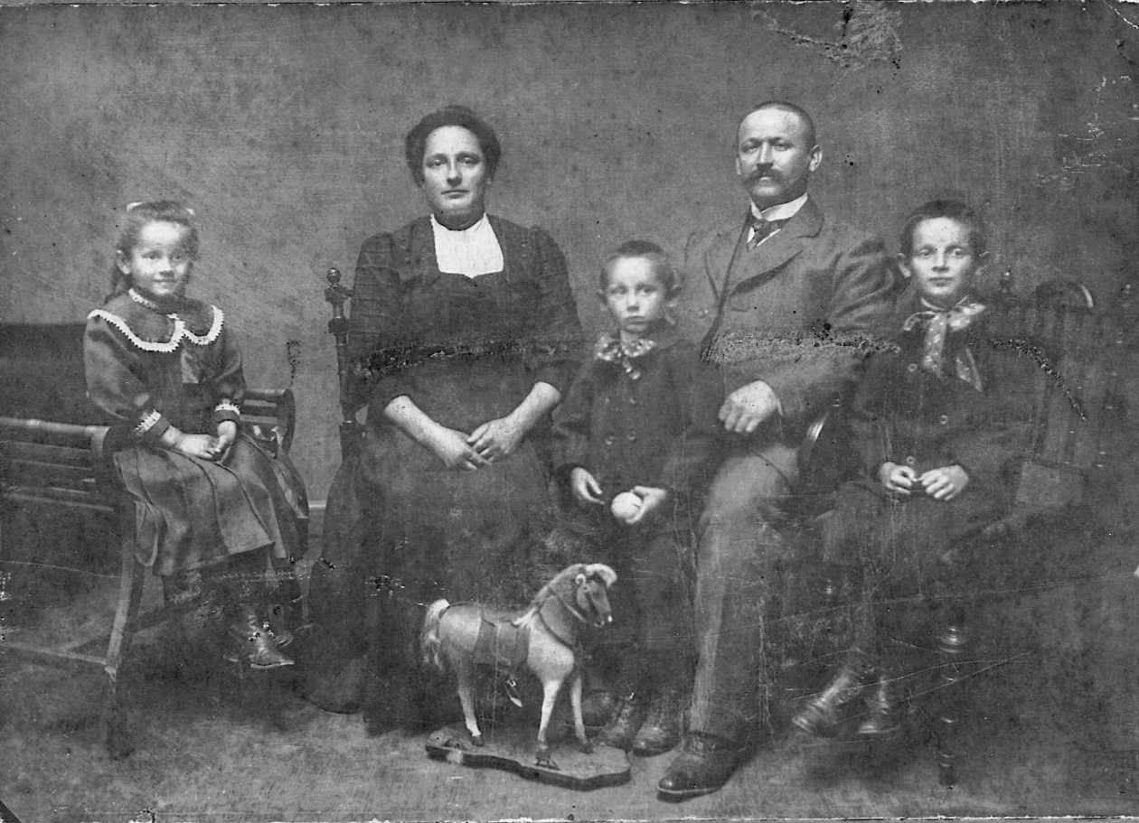 Giovanni Monasso en zijn gezin