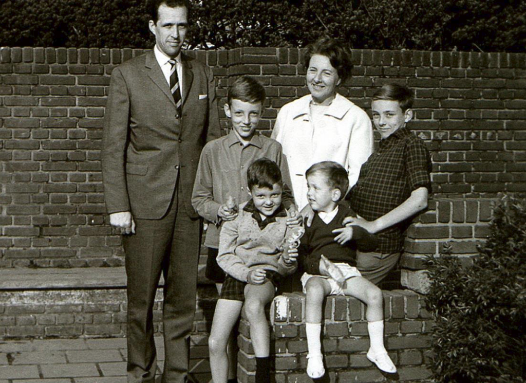Willem en Atty Heitmeijer, met hun vier zonen: v.l.n.r. Eric, Hilbert, Arne en Edward